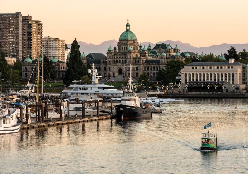 Hafenansicht mit Booten und historischen Gebäuden in Victoria, Vancouver Island. Kanada-Rundreise