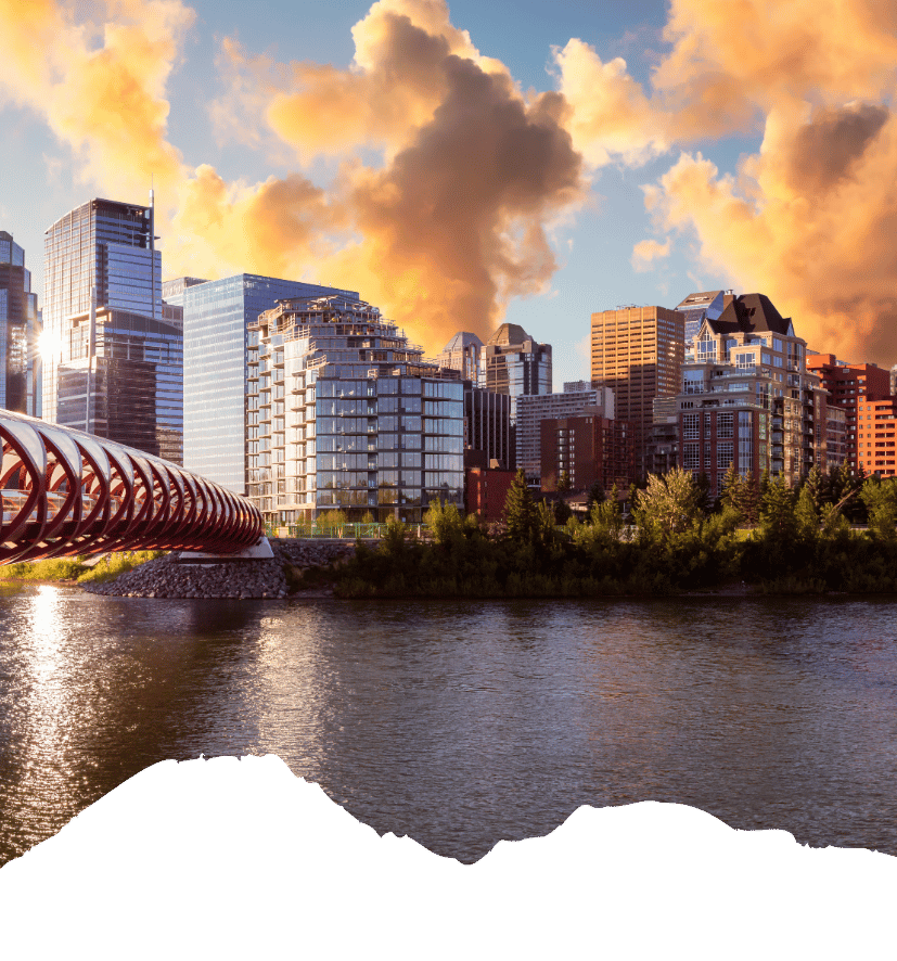 Moderne Skyline am Fluss mit markanter Fußgängerbrücke in Vancouver bei warmem Abendlicht für Kanada-Reisende Kanada-Rundreise